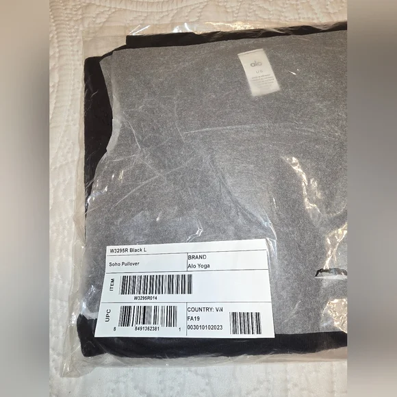 ALO Soho Pullover NWT Black Size L - Picture 5 of 8